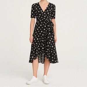 FAME AND PARTNERS Daisy Floral Wrap Short Sleeve Midi Dress